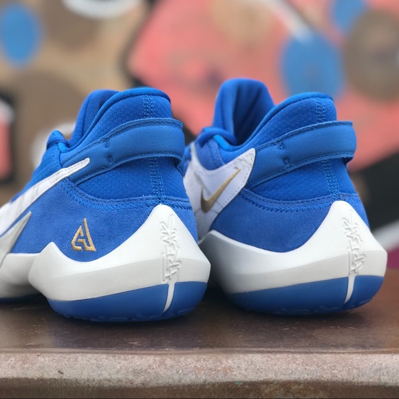 Nike Freak 2 SE GS Special Edition Greek Sneakers - Picture 4 of 11